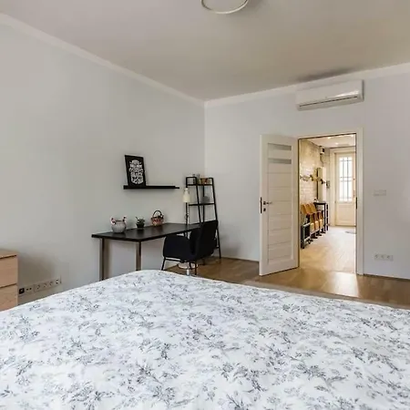 Apartment Hip, But Elegant 1 Bedroom Budapest