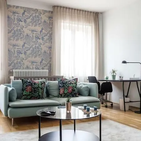 Apartment Hip, But Elegant 1 Bedroom *