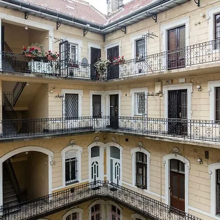 Apartment Hip, But Elegant 1 Bedroom