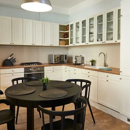 Hip, But Elegant 1 Bedroom Apartment Budapest