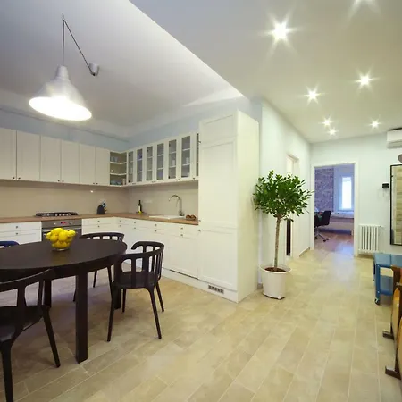 Hip, But Elegant 1 Bedroom Apartment Budapest