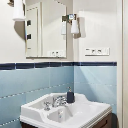 Apartment Hip, But Elegant 1 Bedroom Budapest