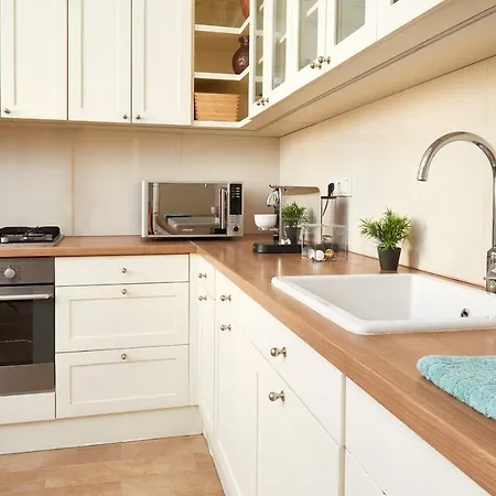Apartment Hip, But Elegant 1 Bedroom