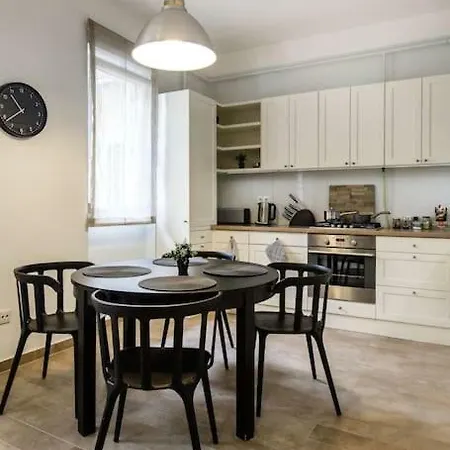 Hip, But Elegant 1 Bedroom Apartment Budapest