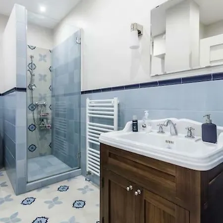 Hip, But Elegant 1 Bedroom Apartment Budapest